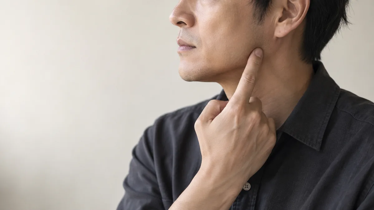 男のエラは筋肉か骨か